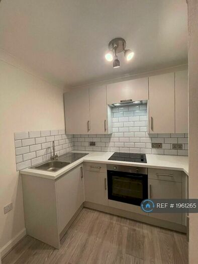 1 Bedroom Flat To Rent In George Street, Romford, RM1