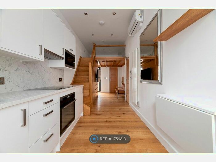 Studio To Rent In St. Peter's Street, London, N1