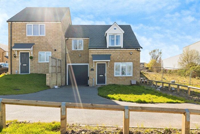 3 Bedroom Semi Detached House To Rent In Cotton Mill Lane, Bradford, BD7