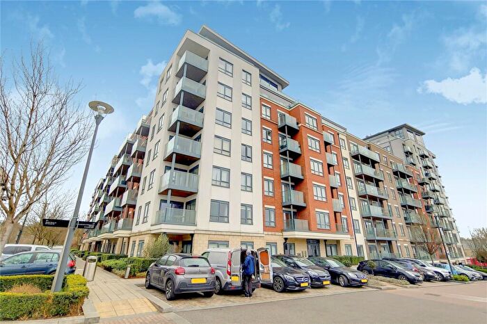 Apartment To Rent In Commander Avenue, Barnet, NW9