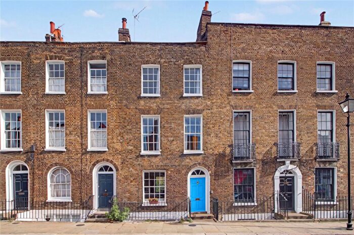 3 Bedroom Terraced House For Sale In Charlton Place, Islington, London, N1