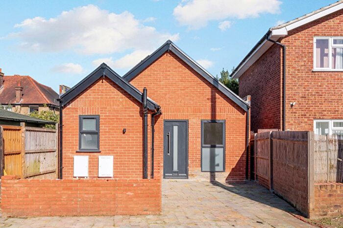 1 Bedroom Bungalow To Rent In Kent Way, Surbiton, KT6