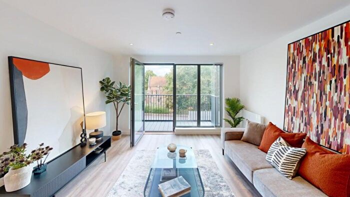 2 Bedroom Flat To Rent In Herschel Street, Slough, Berkshire, SL1