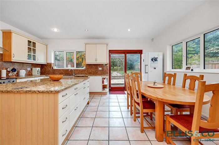 5 Bedroom Detached House For Sale In Claremont Park, Finchley, London, N3