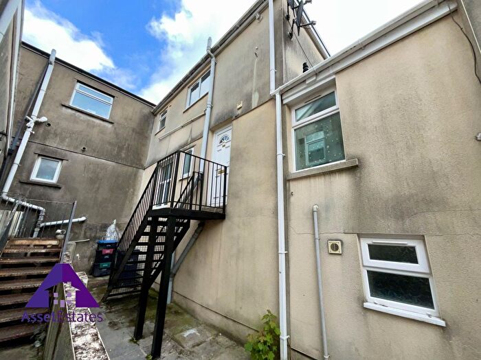 2 Bedroom Maisonette To Rent In Market Street, Abertillery, NP13