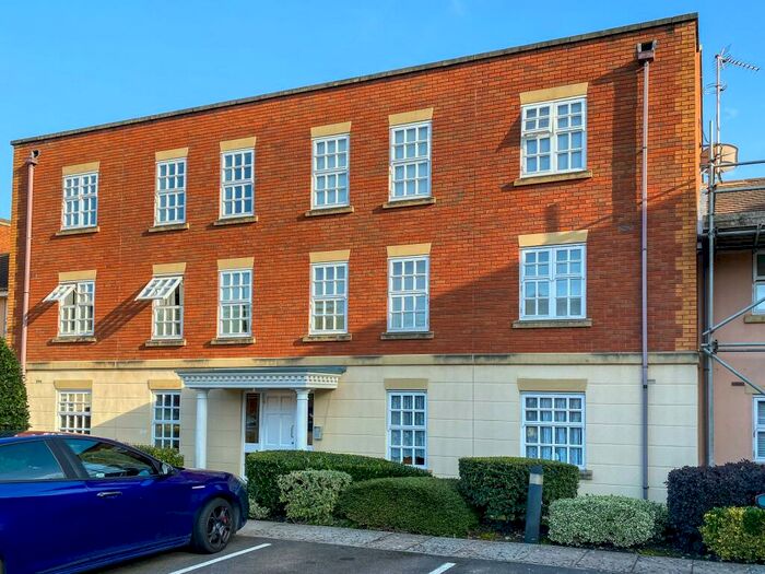 2 Bedroom Apartment To Rent In John Repton Gardens, Royal Victoria Park, Bristol, BS10