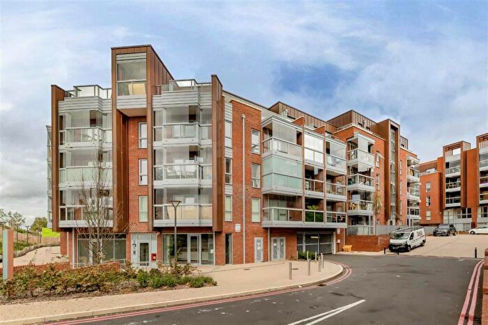 1 Bedroom Flat To Rent In Wilkinson Close, Cricklewood, NW2