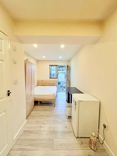 Studio To Rent In Rydal Crescent, Perivale, UB6