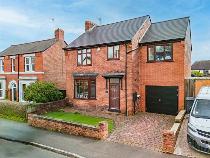 4 Bedroom Detached House For Sale In Summerfield Road, Chesterfield, S40