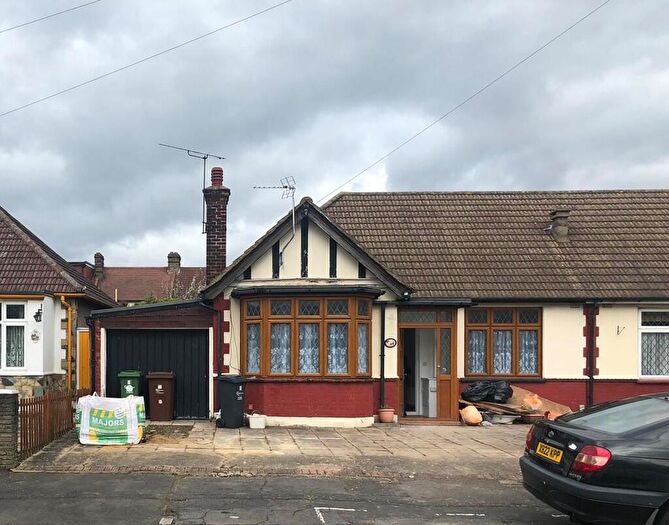 3 Bedroom Semi-Detached Bungalow To Rent In Tolworth Gardens, Romford, RM6