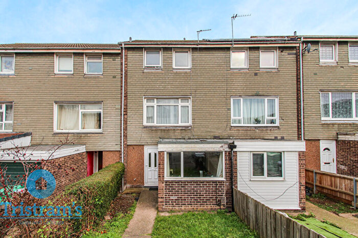 4 Bedroom Semi-Detached House To Rent In Truman Close, City Centre, NG3