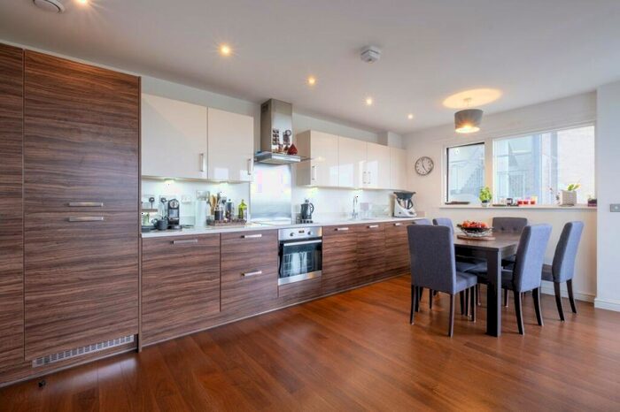 2 Bedroom Flat To Rent In Arments Court, SE5