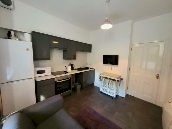 1 Bedroom Flat To Rent In Irvine Place, City Centre, Aberdeen, AB10