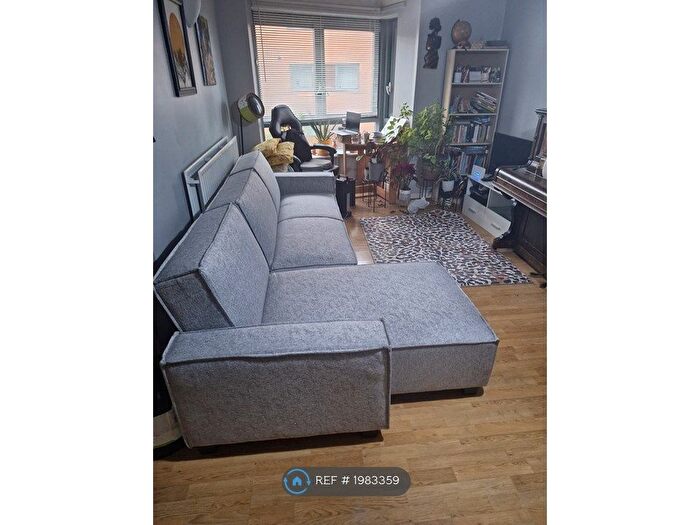 2 Bedroom Flat To Rent In Lewis Gardens, London, N16