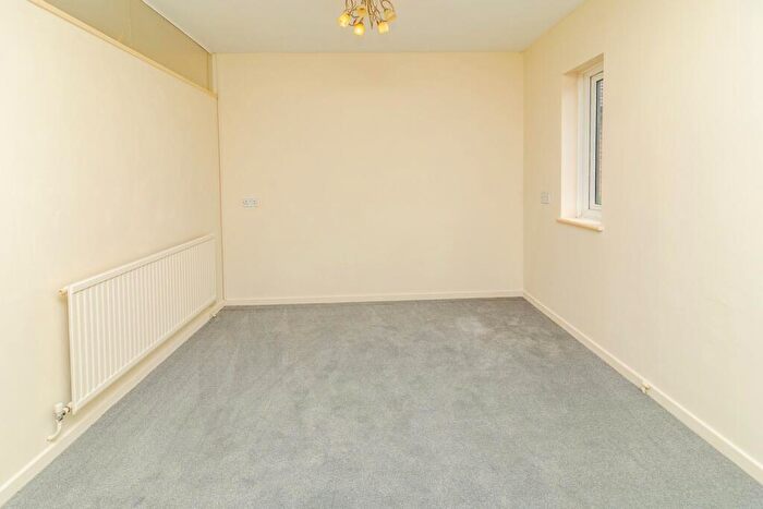 2 Bedroom Bungalow For Sale In Knowles Green, Bletchley, Milton Keynes, Buckinghamshire, MK2