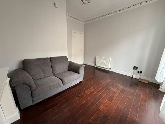 2 Bedroom Flat To Rent In Albert Road, Glasgow, G42