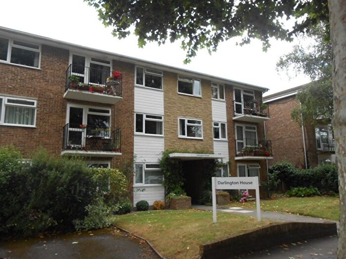 1 Bedroom Flat To Rent In Lovelace Gardens, Surbiton, KT6