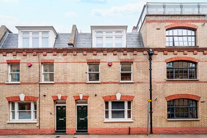 3 Bedroom Terraced House For Sale In Rampart Street, , Tower Hamlets, London, E1