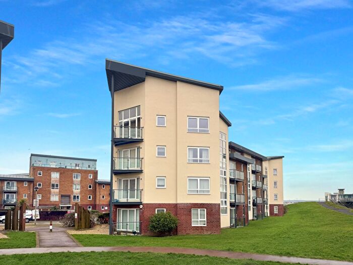 2 Bedroom Flat For Sale In Pentre Doc Y Gogledd, Llanelli, SA15