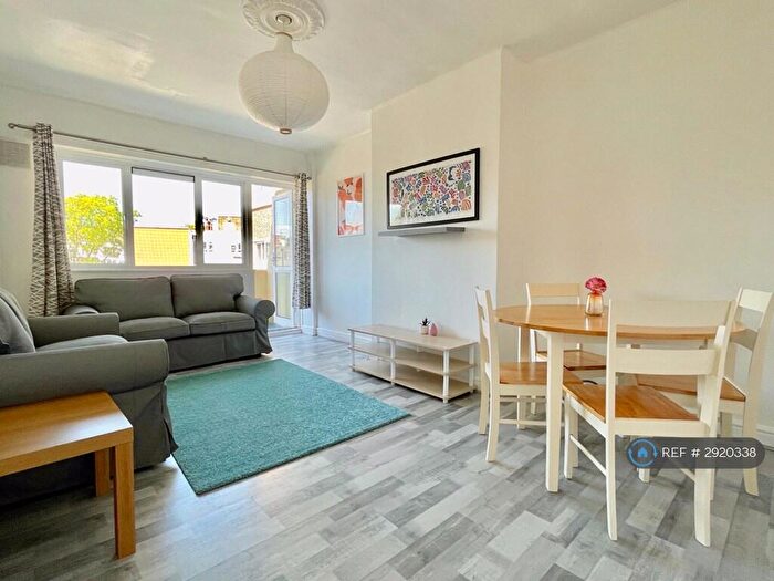 3 Bedroom Flat To Rent In Brookstone Court, London, SE15