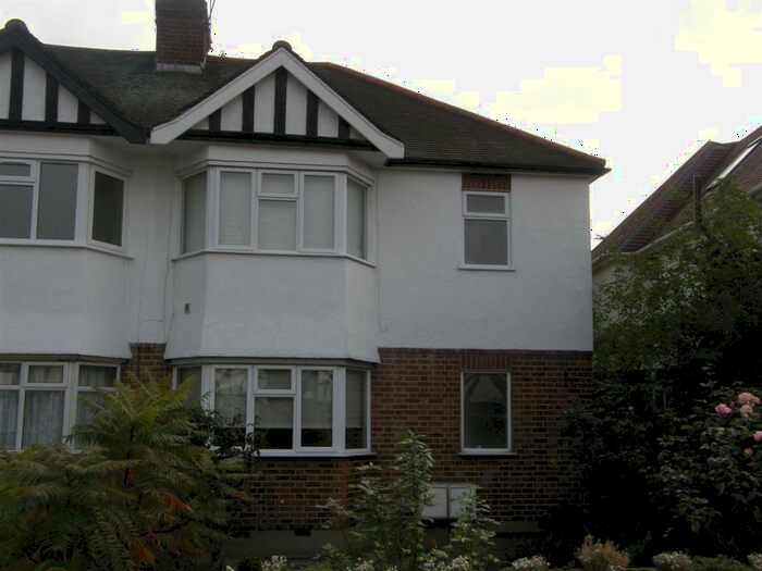 1 Bedroom Flat To Rent In South Woodford, E18