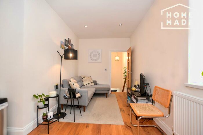 2 Bedroom Flat To Rent In Cranbourne Gardens, NW11