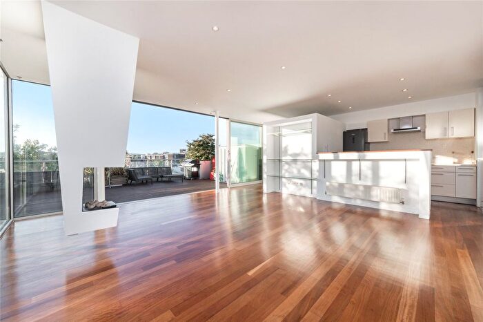 2 Bedroom Flat To Rent In Camden Road, Camden, NW1