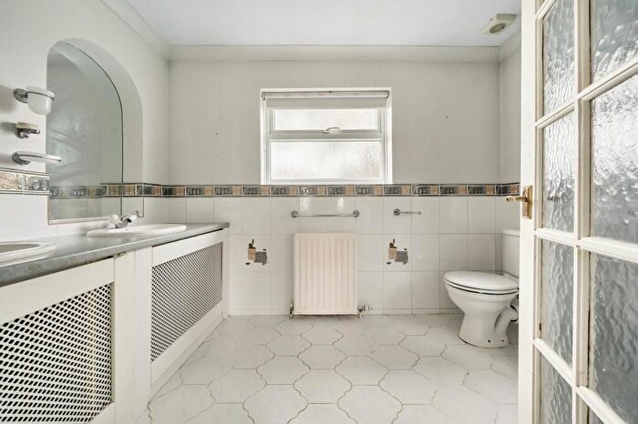 4 Bedroom Detached Bungalow For Sale In Stowey Park, Yatton, BS49