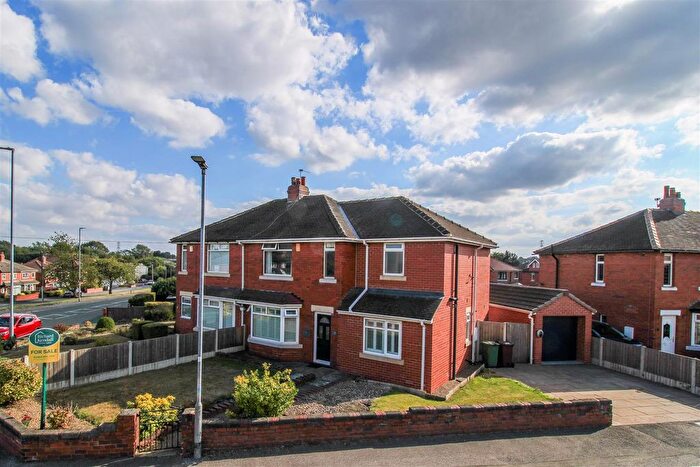 5 Bedroom Semi-detached House For Sale In Leeds Road, Lofthouse, Wakefield, WF3