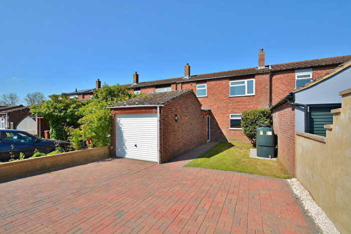 3 Bedroom Terraced House For Sale In Turnfields, Ickford, HP18