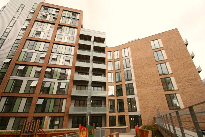 2 Bedroom Flat To Rent In Lee Street, Hackney, E8