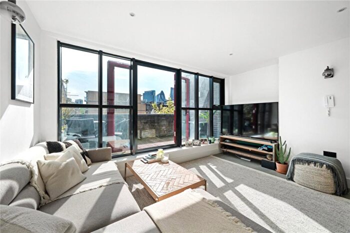 2 Bedroom Apartment For Sale In Quaker Street, London, E1