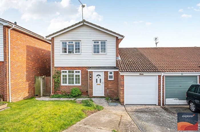 3 Bedroom Link Detached House For Sale In Ramsholt Close, North Waltham, RG25