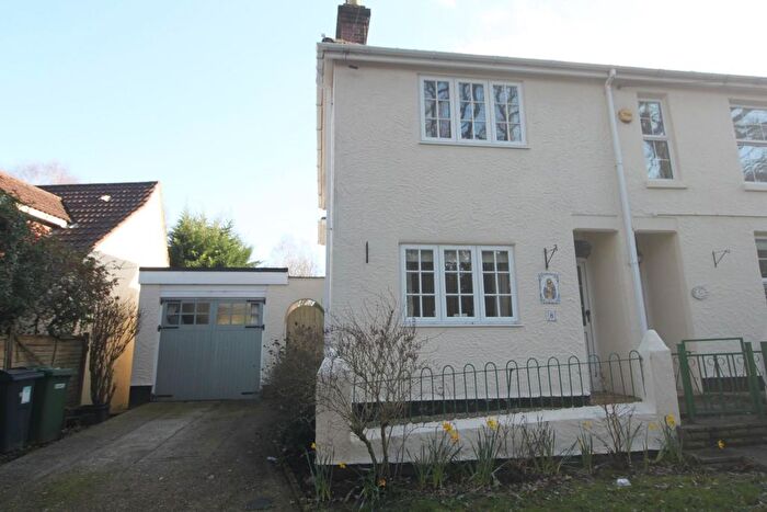 3 Bedroom Semi Detached House For Sale In Hound Road, Netley Abbey, Southampton, SO31