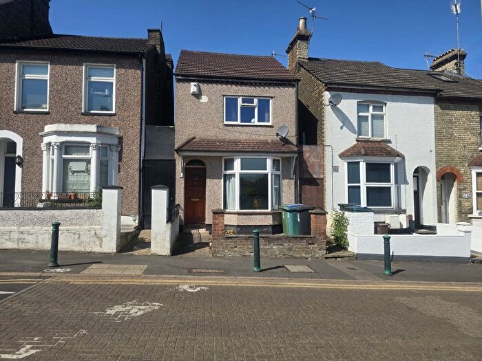 2 Bedroom Terraced House To Rent In Queens Road, Watford, WD17