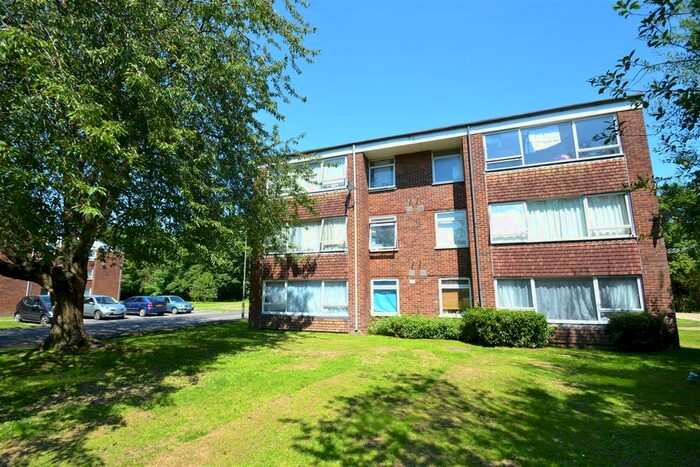 1 Bedroom Flat To Rent In Longbridge Road, Horley, RH6