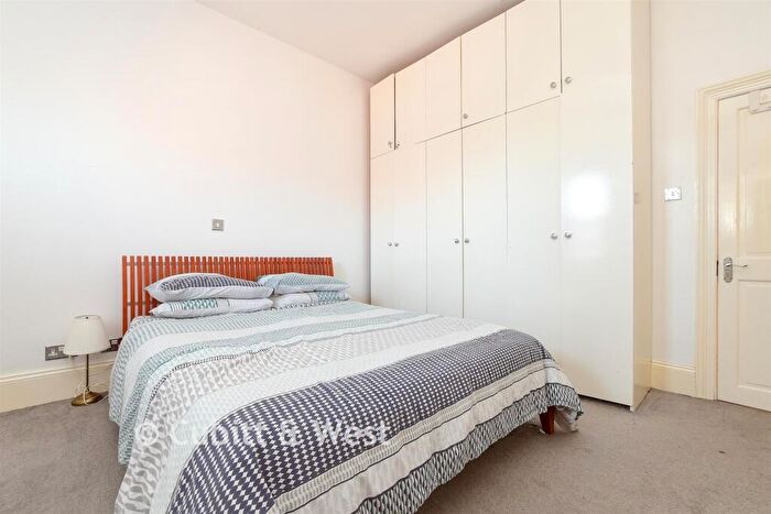 2 Bedroom Flat For Sale In Croydon Road, Caterham, Surrey, CR3