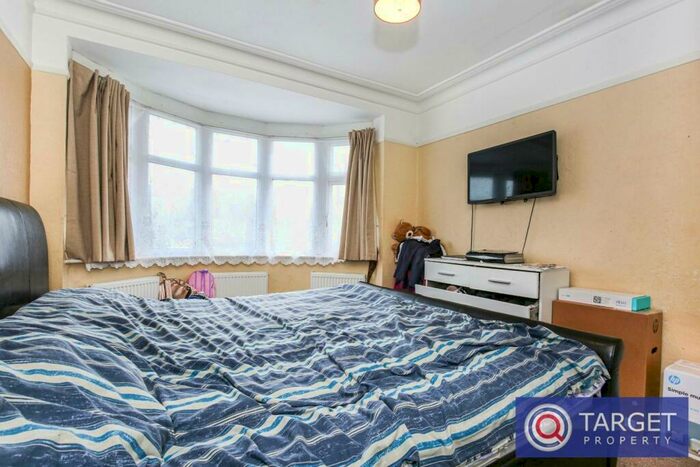 3 Bedroom Terraced House For Sale In Albany Road, Enfield, EN3