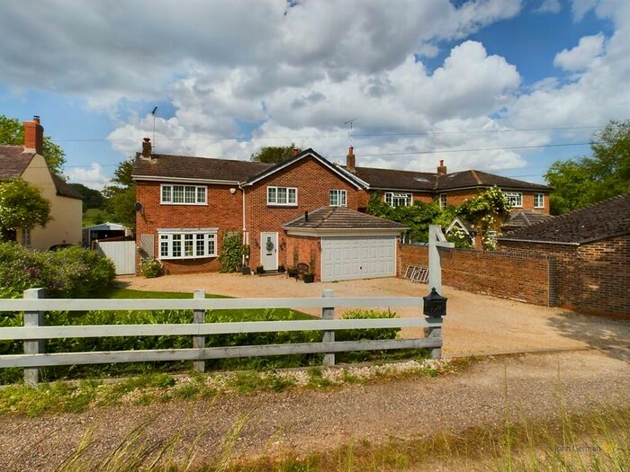 4 Bedroom Detached House For Sale In Malthouse Row, Dunstall, DE13