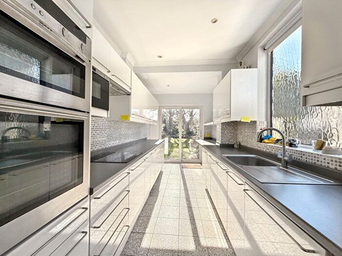 3 Bedroom Detached House To Rent In Swakeleys Road, Uxbridge, Greater London, UB10