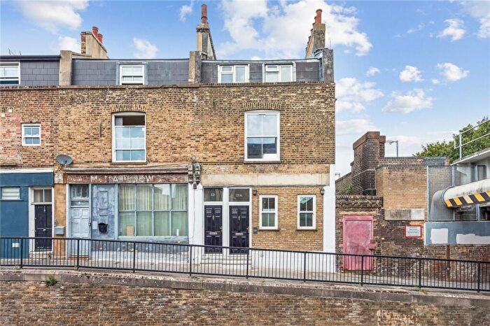 2 Bedroom Apartment For Sale In Middleton Road, London, E8