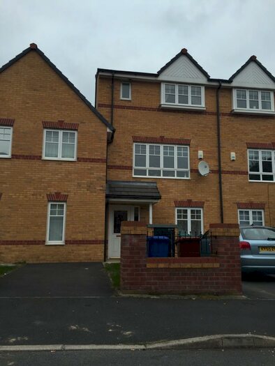 4 Bedroom Town House To Rent In Sandycroft Avenue, Manchester, M22