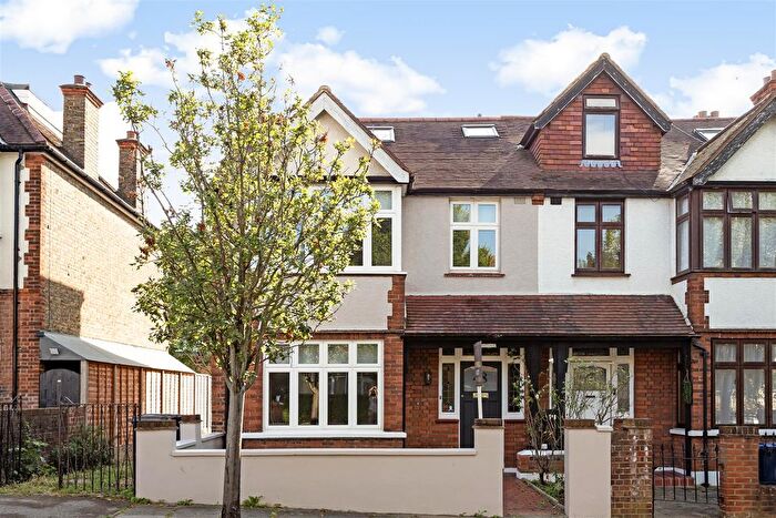 4 Bedroom Semi-Detached House To Rent In Highview Road, Ealing, W13