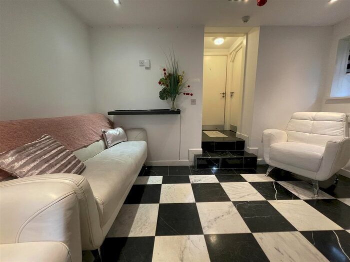 1 Bedroom Flat To Rent In The Parade, Roath, Cardiff, CF24