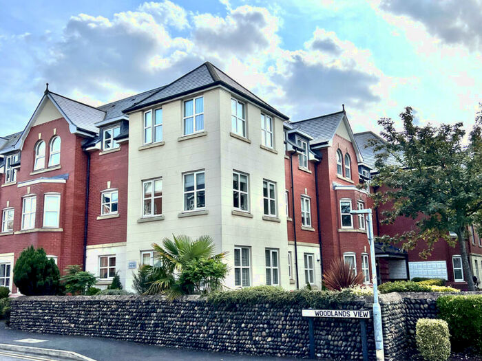2 Bedroom Apartment To Rent In Woodlands View, Lytham St. Annes, FY8