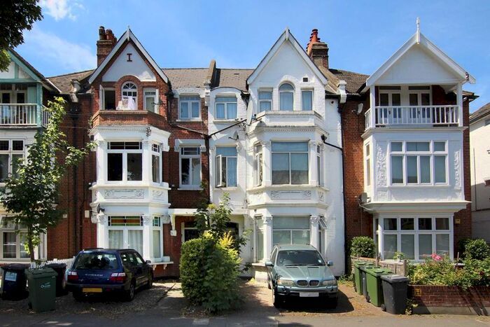 2 Bedroom Flat To Rent In Thornton Avenue, London, SW2