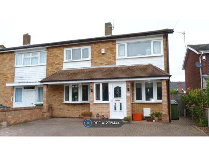 3 Bedroom End Of Terrace House To Rent In Bourne Avenue, Basildon, SS15