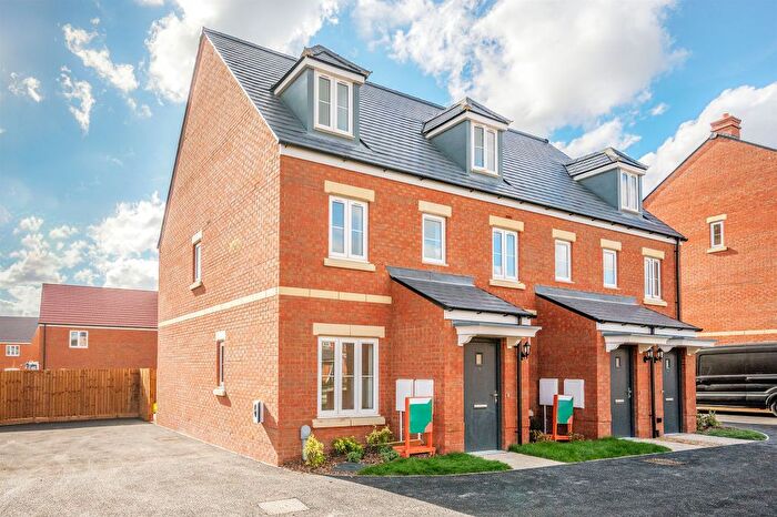 3 Bedroom Semi-detached House For Sale In Desborough Road, Rothwell, Kettering, NN14