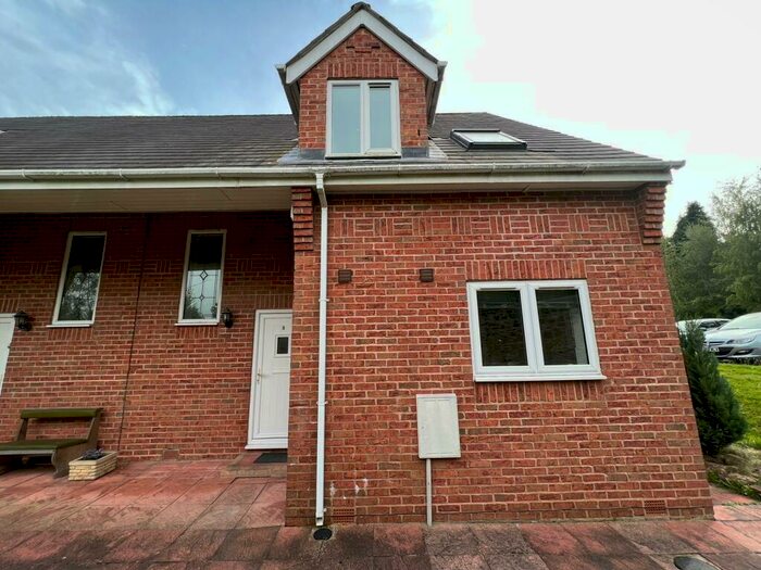 2 Bedroom House To Rent In Orchard Cottage, L25