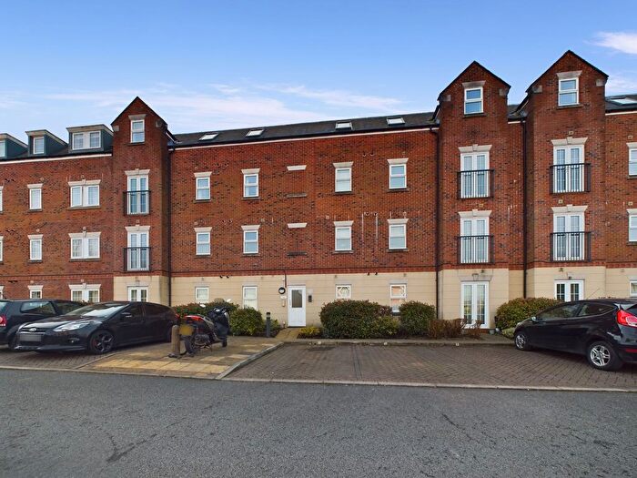 2 Bedroom Flat To Rent In Beckford Court, Tyldesley, M29